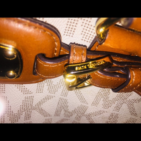 Michael kors purse - Picture 7 of 8